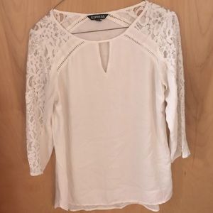 Express cream 3/4 length shirt with lace sleeves